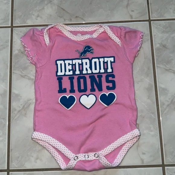 EUC! 3 Pack Bundle! Detroit Lions Onsie- Size 0-3 months & 3-6 months - Picture 2 of 11